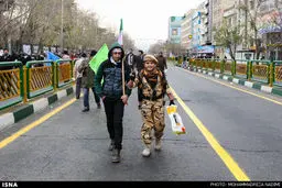 حاشیه‌های تصویری راهپیمایی 22 بهمن/ از حضور هاشمی و احمدی نژاد تا سردار سلیمانی و سلفی با روحانی