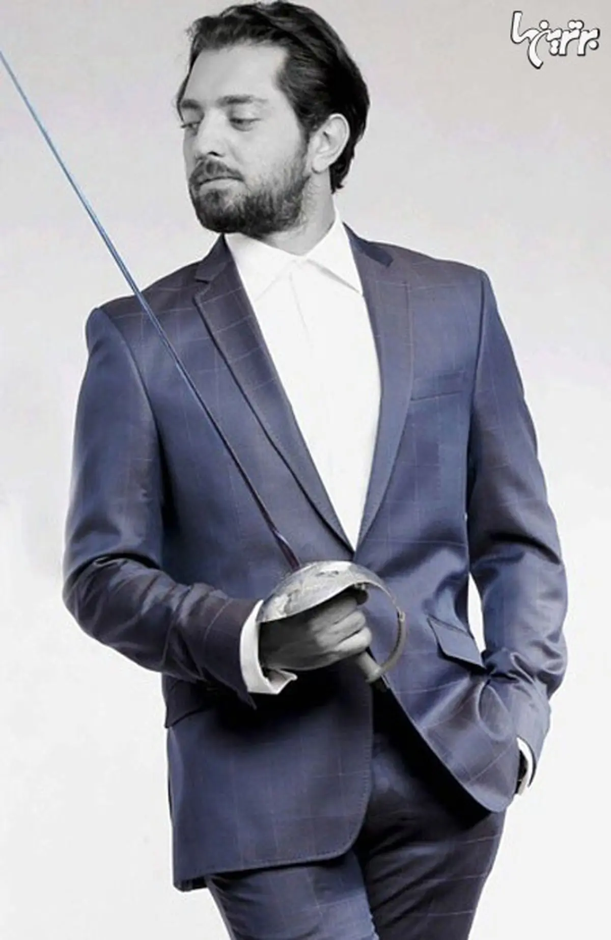 ژست جالب بهرام رادان با شمشیر/ عکس