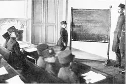 عکس/محمدرضا پهلوی پای تخته سیاه