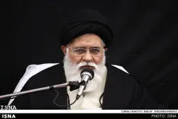 آیت‌الله علم‌الهدی: متولیان سیاست خارجی با دشمن دست دادند و به او لبخند زدند