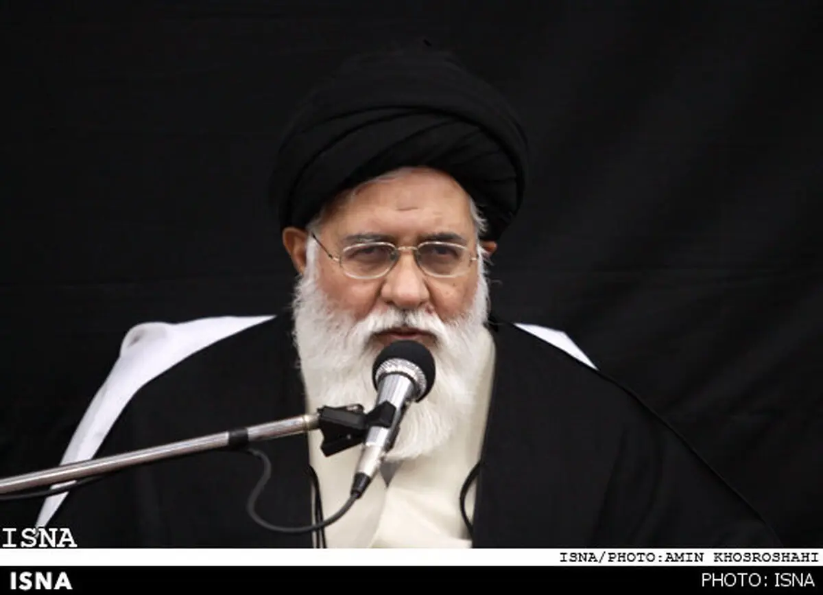 آیت‌الله علم‌الهدی: متولیان سیاست خارجی با دشمن دست دادند و به او لبخند زدند