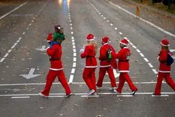 تصاویری جذاب از بابانوئل‌ها در چهارگوشه دنیا