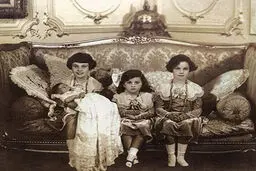 «فوزیه؛ اولین همسر شاه» به روایت تصویر