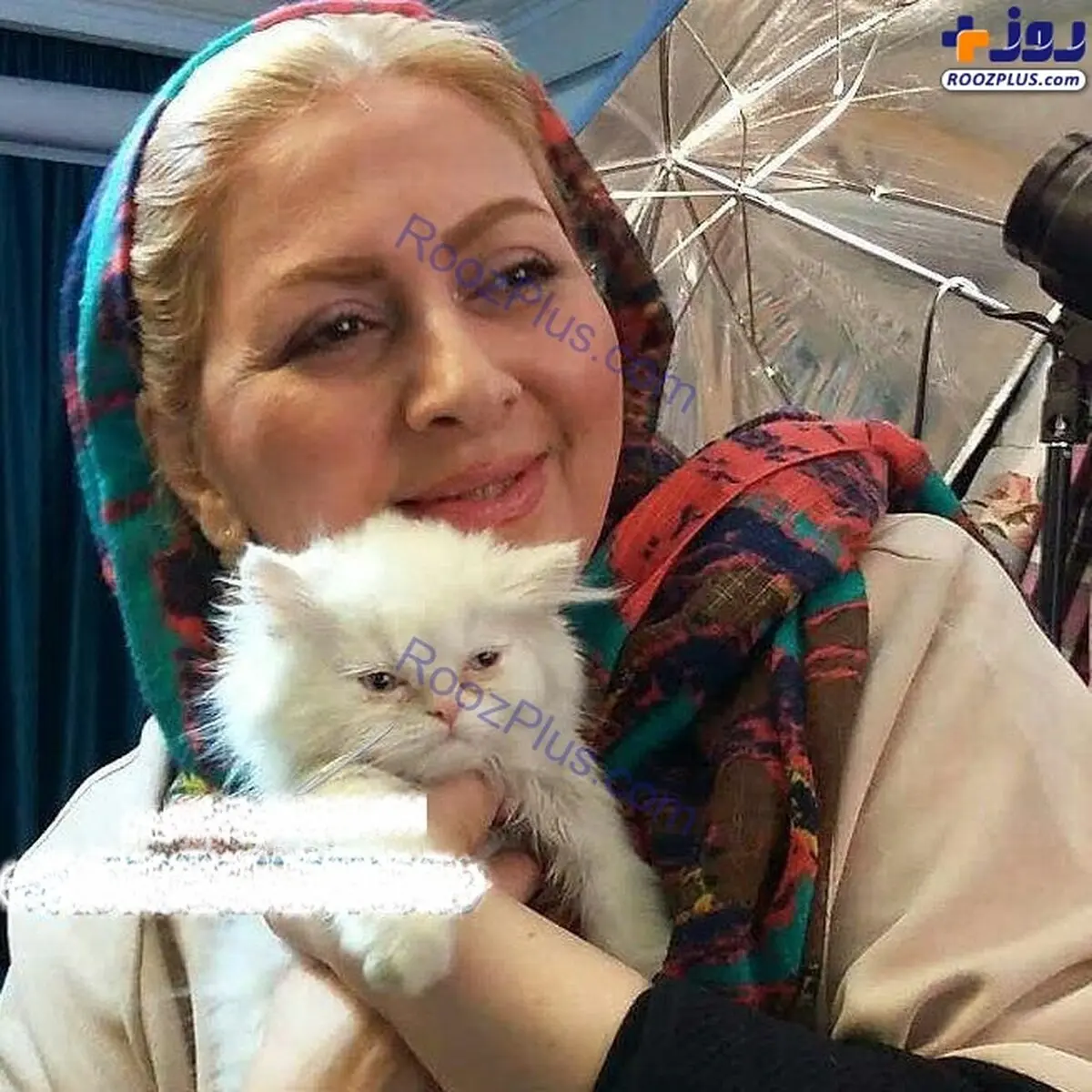 ژست فوق صمیمانه خانم بازیگر با گربه اش/عکس