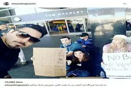 احسان خواجه امیری در جمع معترضان ترامپ/عکس