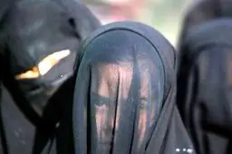 تعداد زنان ایزدی که داعش به بردگی برد + عکس