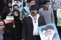یک داش مشتی در راهپیمایی 22 بهمن/ عکس