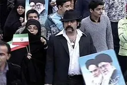 یک داش مشتی در راهپیمایی 22 بهمن/ عکس