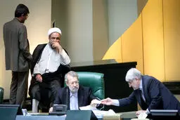 دلواپسان در پشت سر لاریجانی /عکس