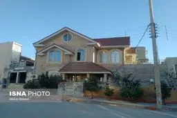 خانه‌ای در سرپل ذهاب که زلزله تخریبش نکرد؛ حتی یک سنگ از بنای این خانه ترک نخورده است/عکس