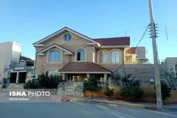 خانه‌ای در سرپل ذهاب که زلزله تخریبش نکرد؛ حتی یک سنگ از بنای این خانه ترک نخورده است/عکس