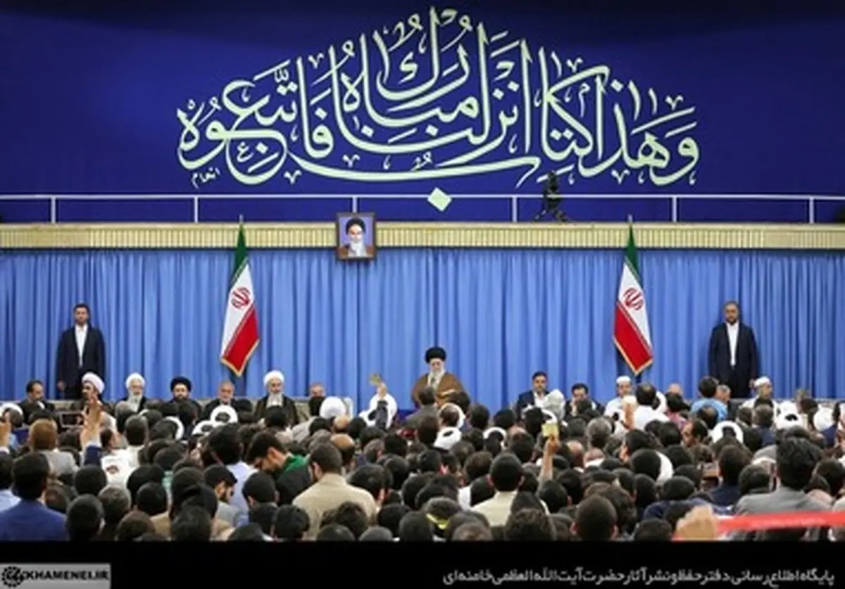 تصاویری از دیدار شرکت‌کنندگان در مسابقات بین‌المللى قرآن کریم‌ با رهبر انقلاب