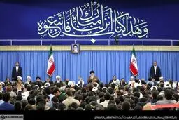تصاویری از دیدار شرکت‌کنندگان در مسابقات بین‌المللى قرآن کریم‌ با رهبر انقلاب