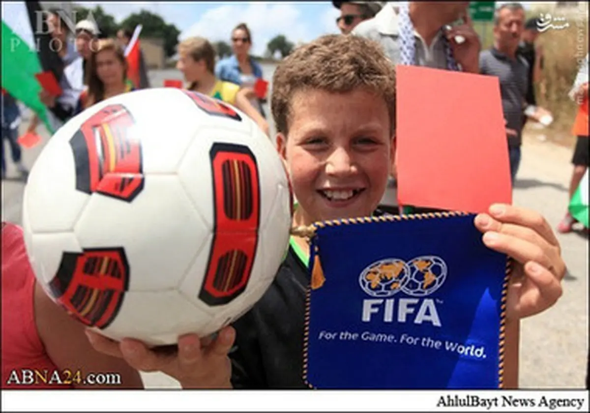 کارت قرمز کودکان فلسطینی به نظامیان صهیونیست/عکس