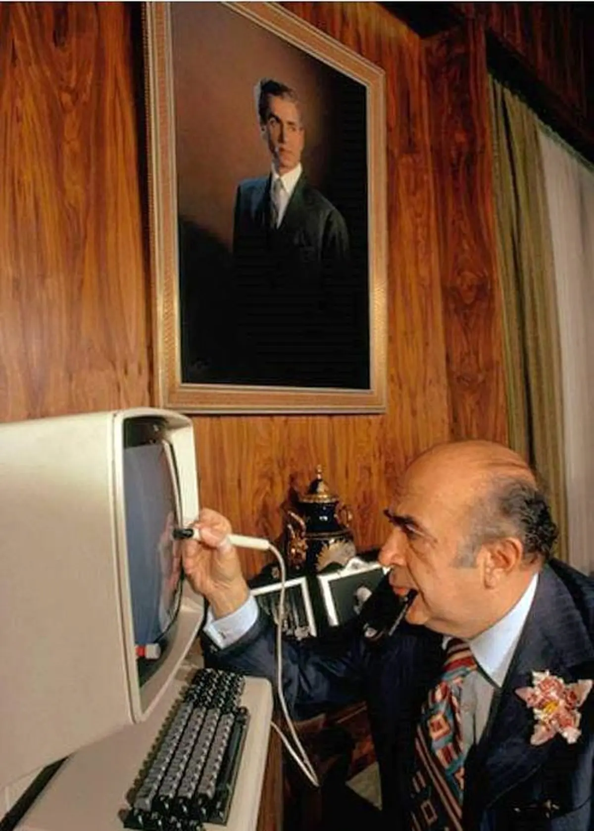 تصویری از اولین کامپیوتر وارداتی به ایران در سال 1354