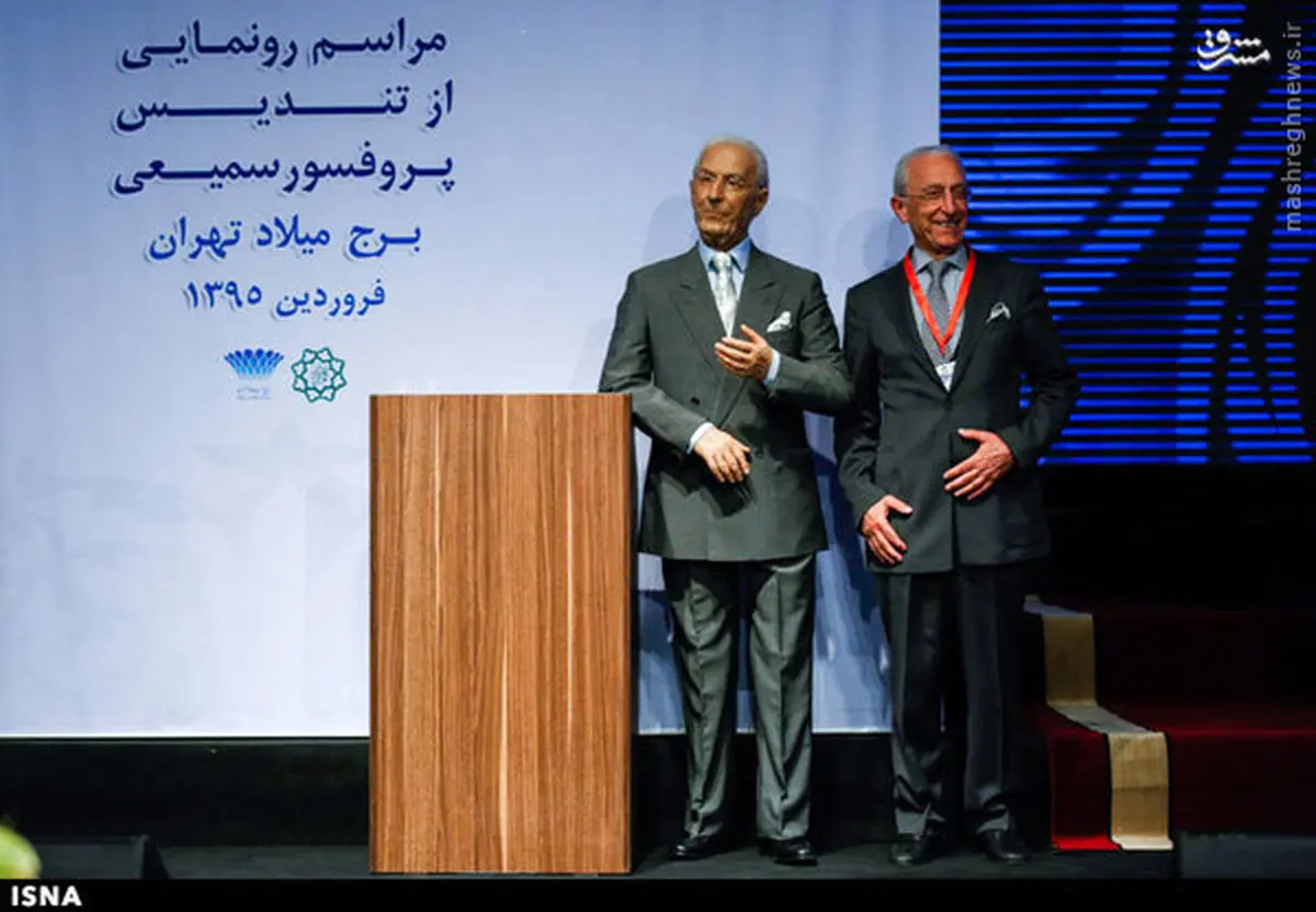 عکس یادگاری پروفسور سمیعی با خودش!