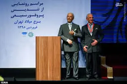 عکس یادگاری پروفسور سمیعی با خودش!