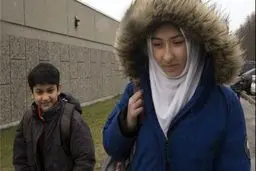 حمله به دختر محجبه‌۱۱ ساله با قیچی +عکس