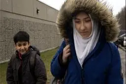 حمله به دختر محجبه‌۱۱ ساله با قیچی +عکس