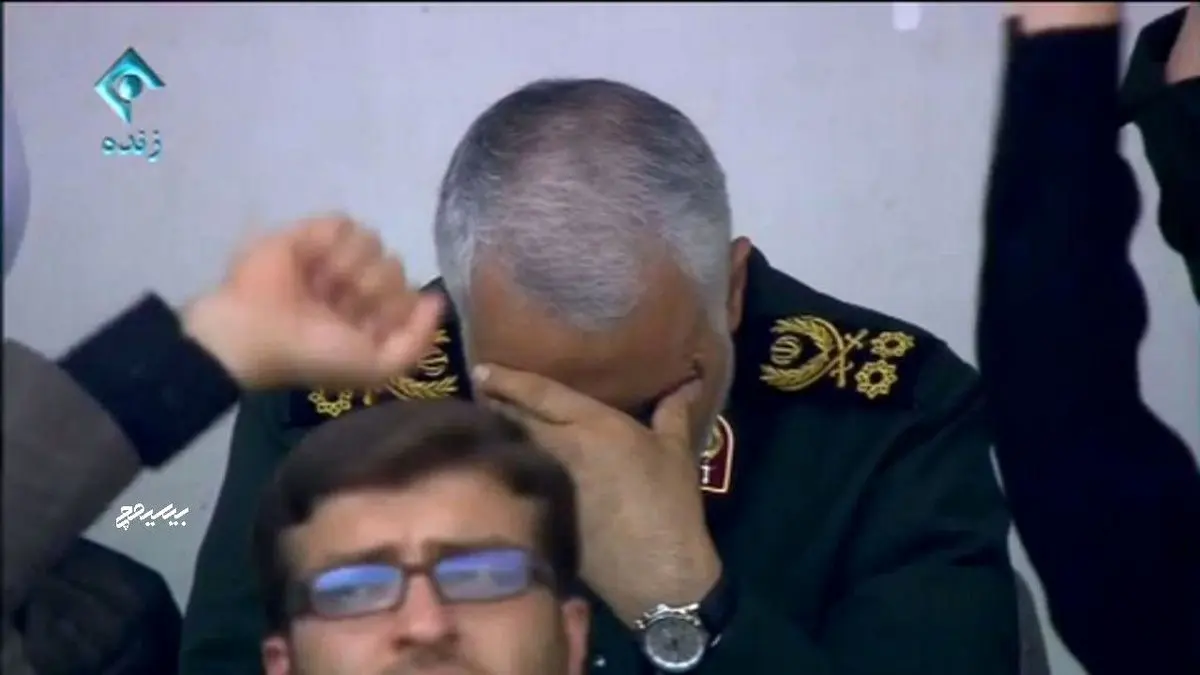 عکس/ گریه سردار قاسم سلیمانی هنگام سخنرانی رهبر انقلاب