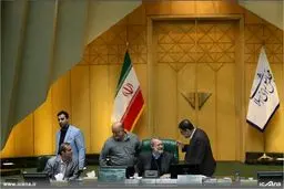 ژست متفاوت قاضی پور در کنار لاریجانی/عکس