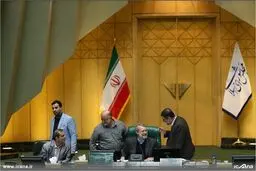 ژست متفاوت قاضی پور در کنار لاریجانی/عکس