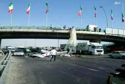 عکس/ سقوط بار تریلی از روی پل اتوبان آزادگان