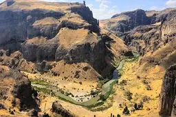 طبیعت قلعه ضحاک، شهرستان هشترود/ عکس