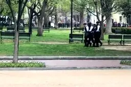 فیلم/ اقدام به خودسوزی در مقابل کاخ سفید
