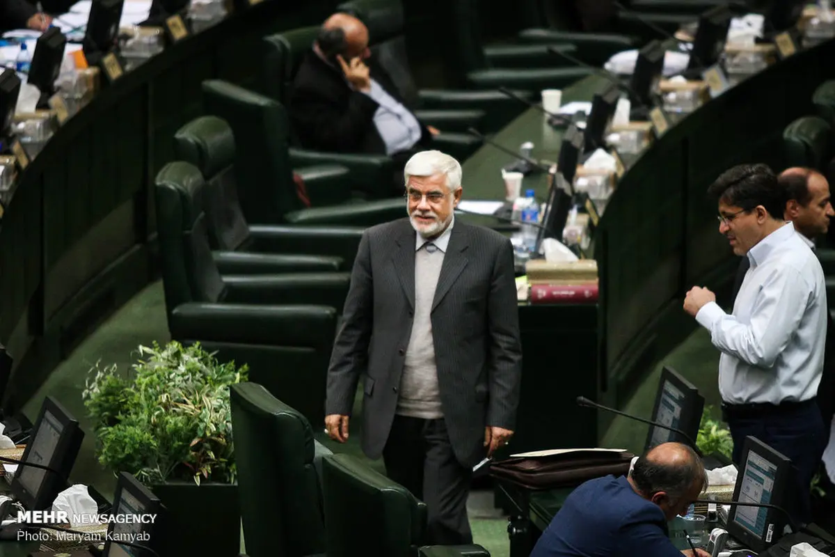 عکس: تنهایی عارف در مجلس