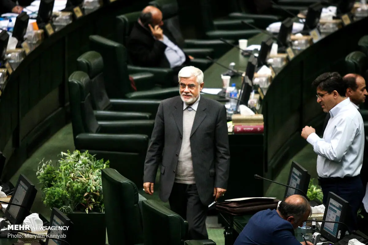 عکس: تنهایی عارف در مجلس
