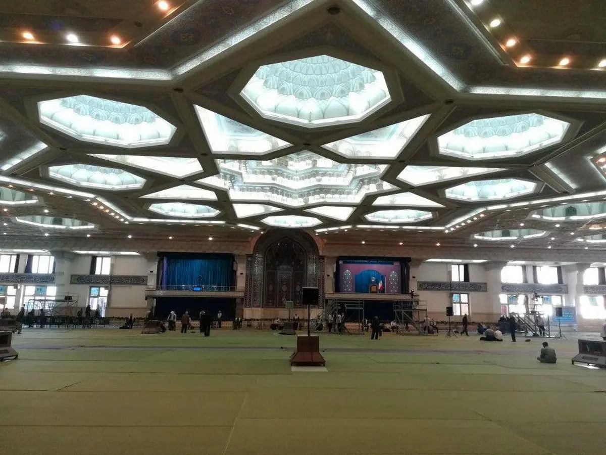 اقدام جالب در اولین نمازجمعه امام جمعه جدید / عکس