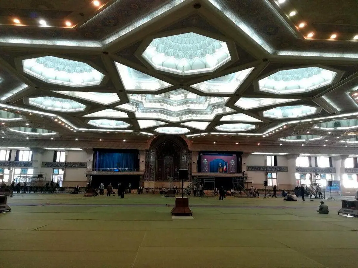 اقدام جالب در اولین نمازجمعه امام جمعه جدید / عکس