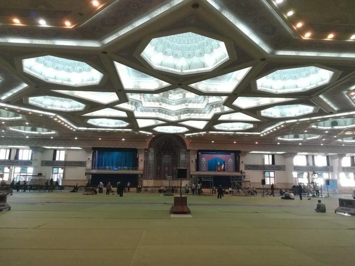 اقدام جالب در اولین نمازجمعه امام جمعه جدید / عکس