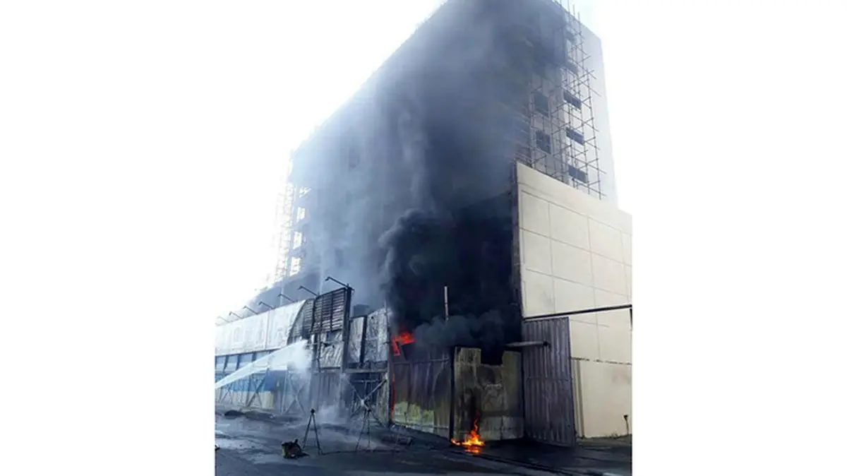 لکه سیاه در آسمان کرج و ترس مردم+ عکس