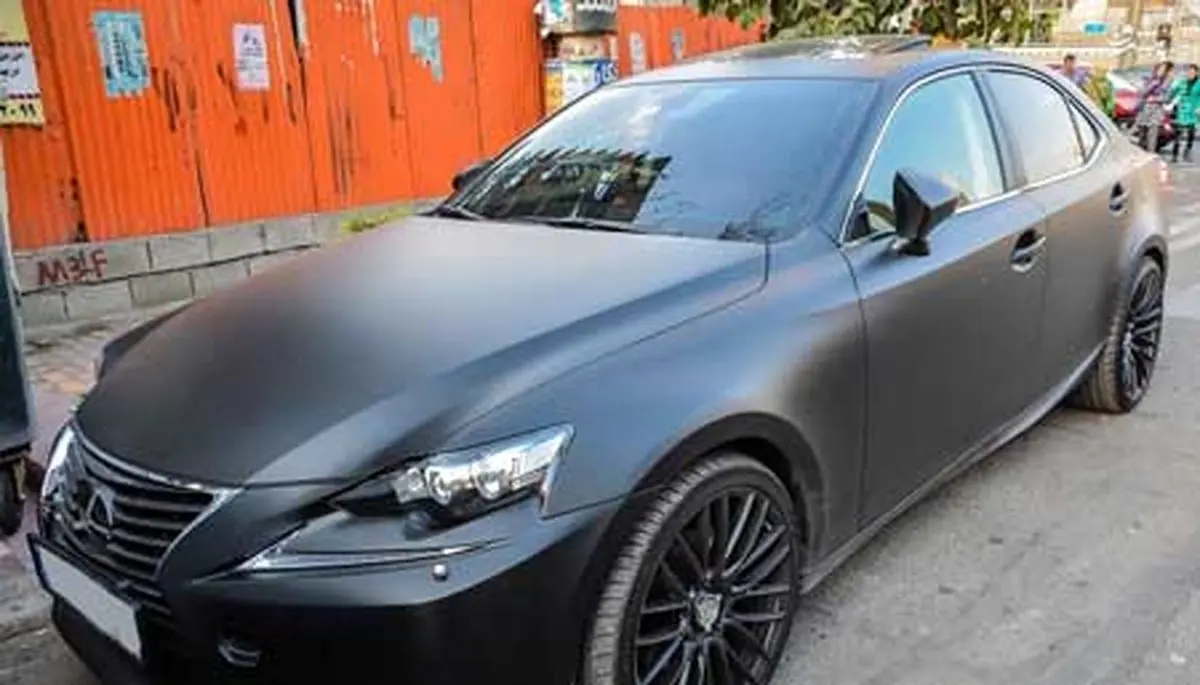 عکس: لکسوس با بدنه خاص در تهران