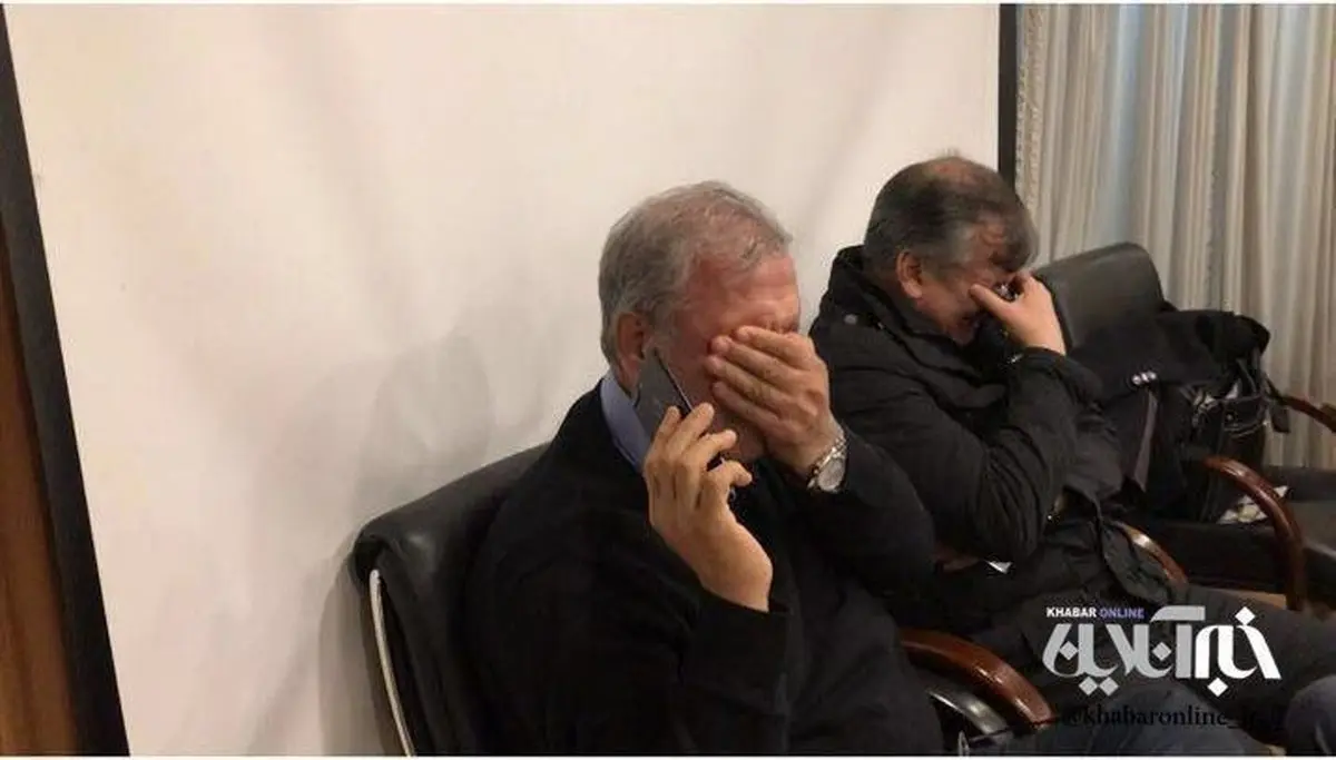 گریه علی ربیعی پس از غرق شدن سانچی/عکس