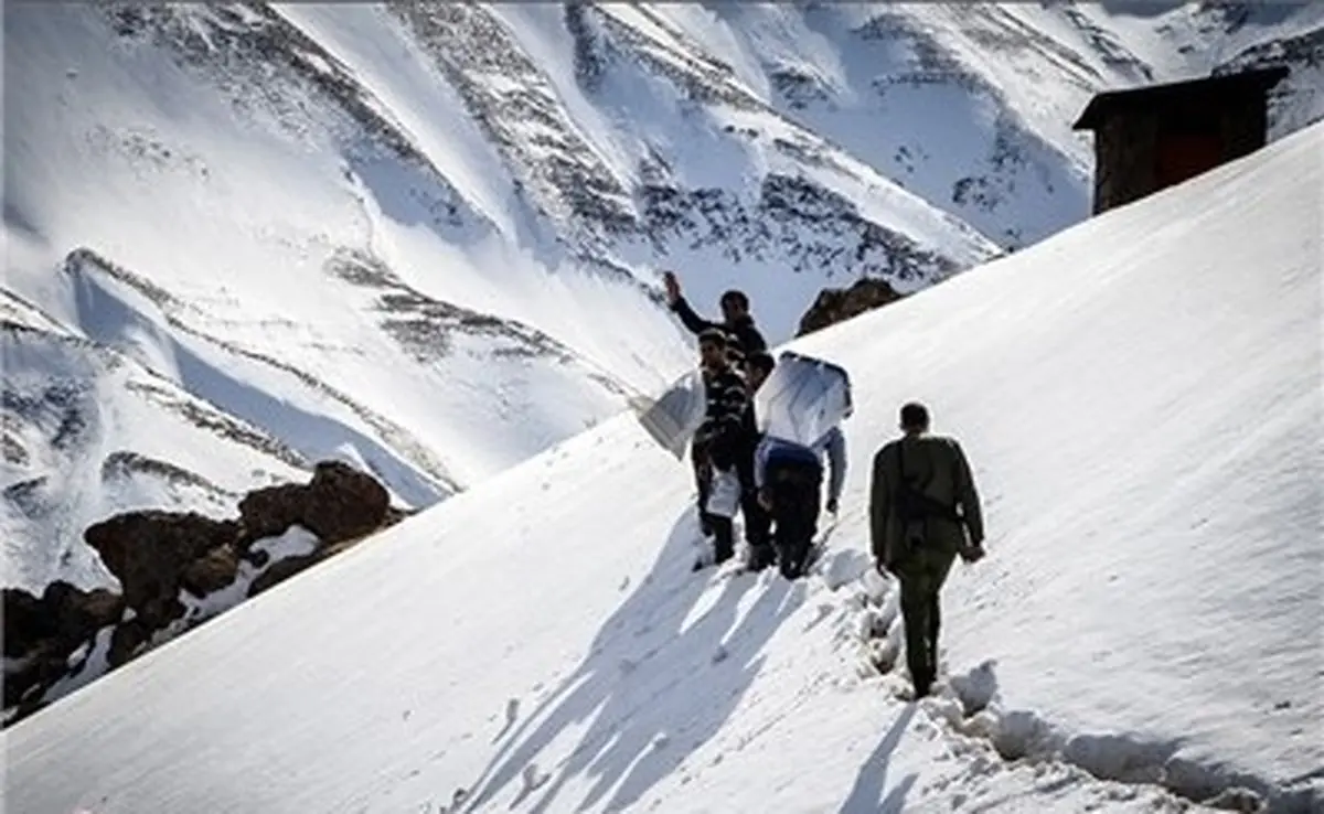 صندوق رای در میان برف/ عکس