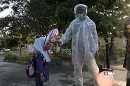 تست کرونای دانش آموزان قبل از ورود به مدارس + عکس