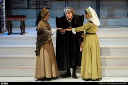 بهمن فرمان آرا و رضا کیانیان را بر صحنه تئاتر ببینید/گزارش تصویری