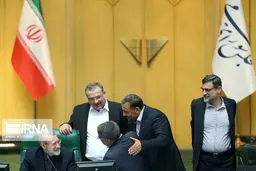 عکس: نمایندگان اصلاح‌طلب گرد رئیس مجلس!