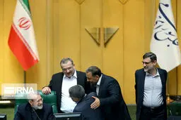 عکس: نمایندگان اصلاح‌طلب گرد رئیس مجلس!
