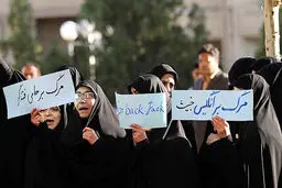 تجمع اندک دلواپسان به حضور"جک استراو" /تصاویر