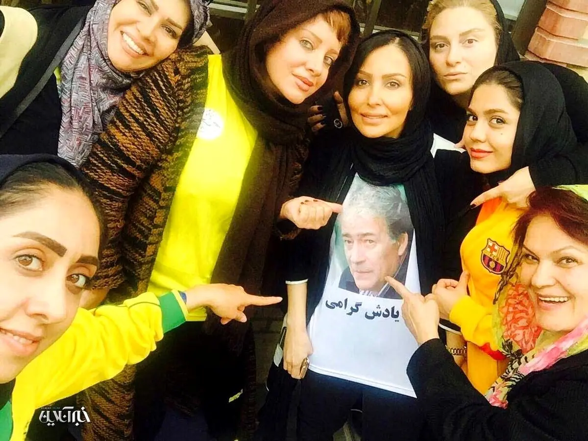 تصویر حجازی روی تی‌شرت پرستو صالحی/ عکس