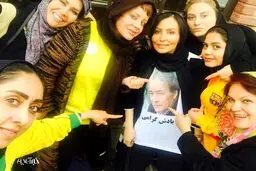 تصویر حجازی روی تی‌شرت پرستو صالحی/ عکس