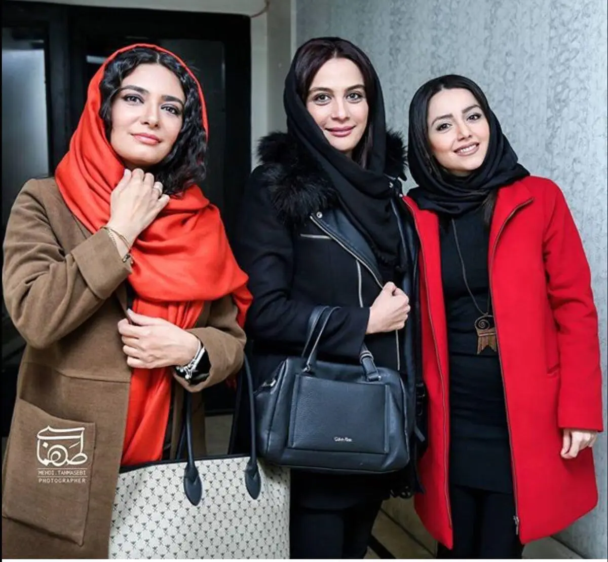تصویری از تیپ لیندا کیانی و مارال فرجاد در اکران "آینه بغل"