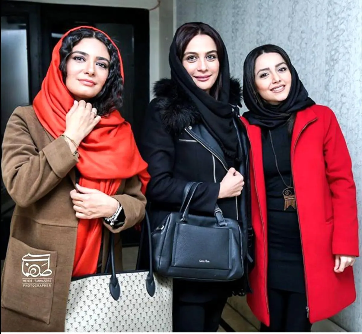 تصویری از تیپ لیندا کیانی و مارال فرجاد در اکران "آینه بغل"