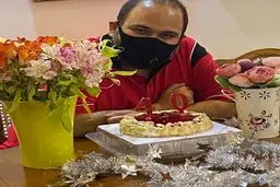 تولد چهل سالگی رضا داوودنژاد در شرایط کرونایی + عکس