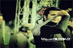 سیاوش خیرابی در حال زنجیرزنی/ عکس