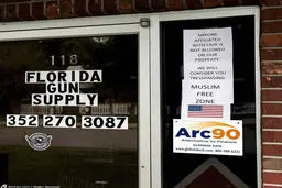 به مسلمانان اسلحه نمی فروشم! /عکس